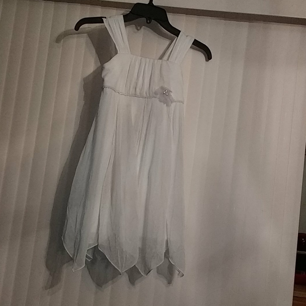 Girls sleeveles white dress by Amy's closet size 7